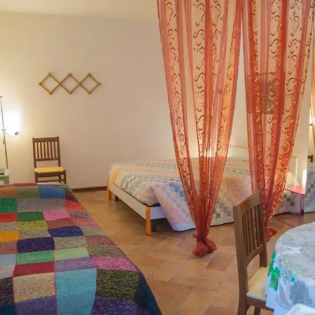 ゲストハウス A Due Passi Dal Botteniga 3*